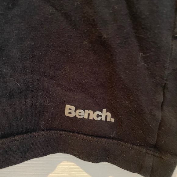 Women’s Bench vneck - Picture 2 of 4